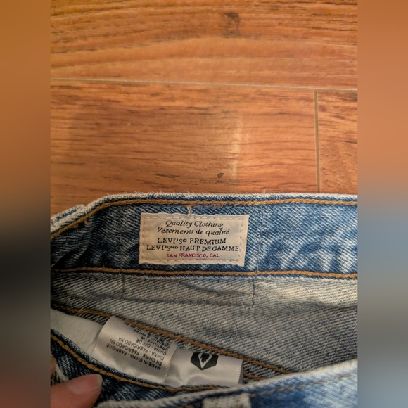 Levi's Premium Ripped Jeans - Picture 3 of 5